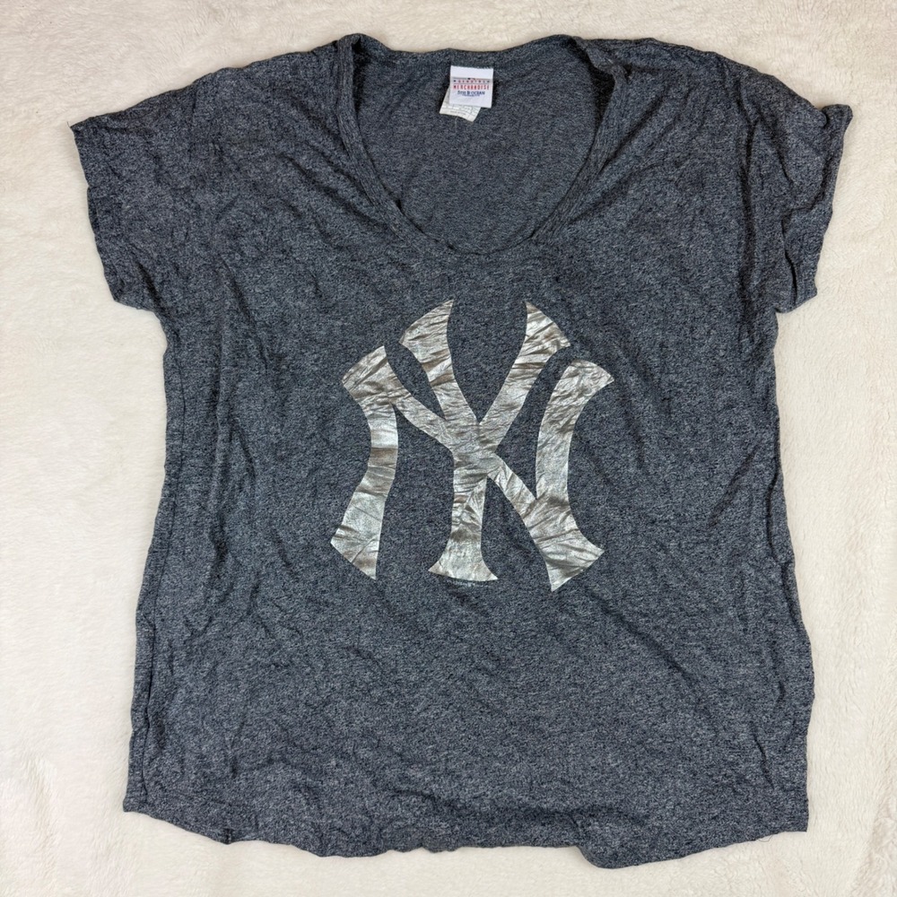 5th & Ocean New York Yankees MLB V-Neck T-Shirt Gray Silver Foil Logo Womens XL